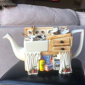 Floral Kitchen Sink Teapot